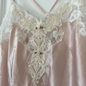 VTG California Dynasty Pale Pink Negligee w Hand Sewn Pearls, Lace, Sequins Lg